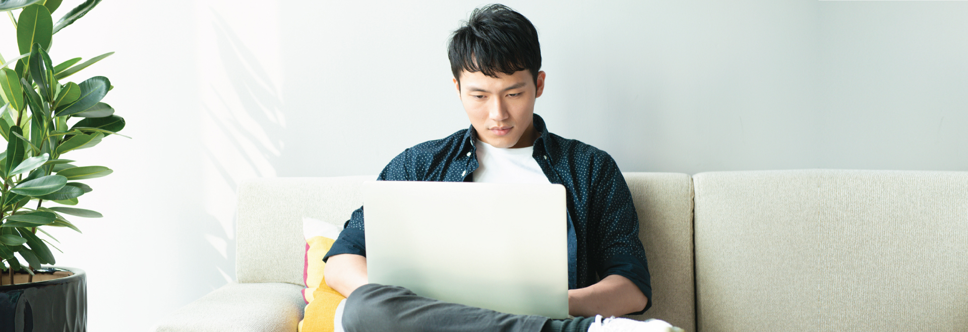 back-pain-caused-by-poor-sitting-posture