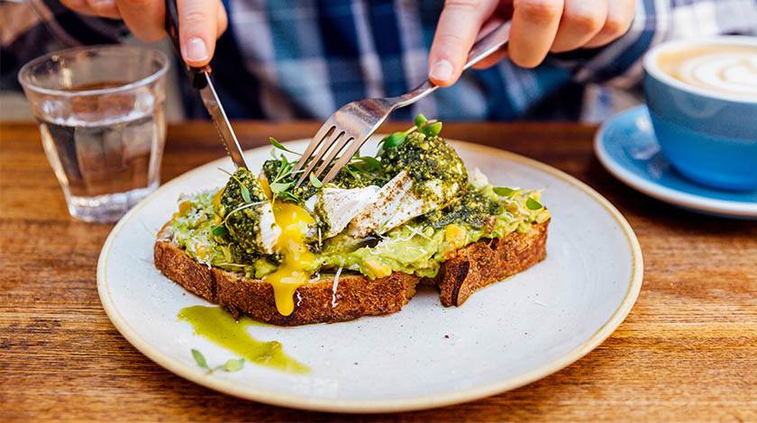 the-7-day-clean-eating-challenge-cigna-hong-kong-avocado-egg-toast