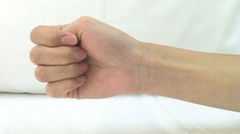 de-quervains-tenosynovitis-causes-symptoms-and-prevention